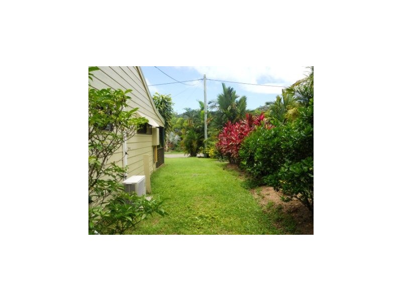 23 Compass Crescent, Magnetic Island QLD 4819