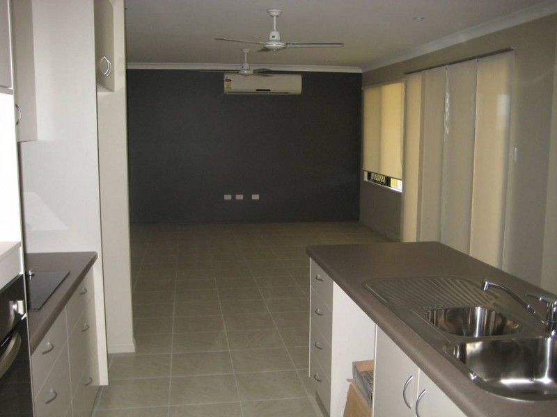 17 Channel Street, Bushland Beach QLD 4818