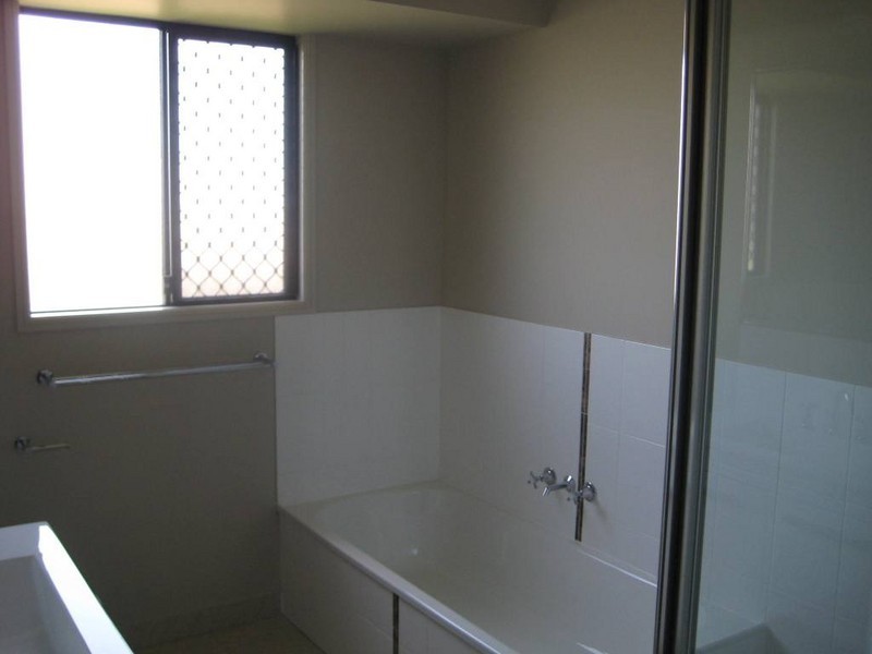 16 Yanooa Court, Bushland Beach QLD 4818