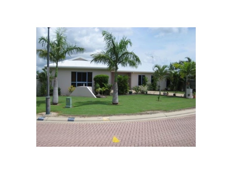 82-84 Martinez Avenue, West End QLD 4810