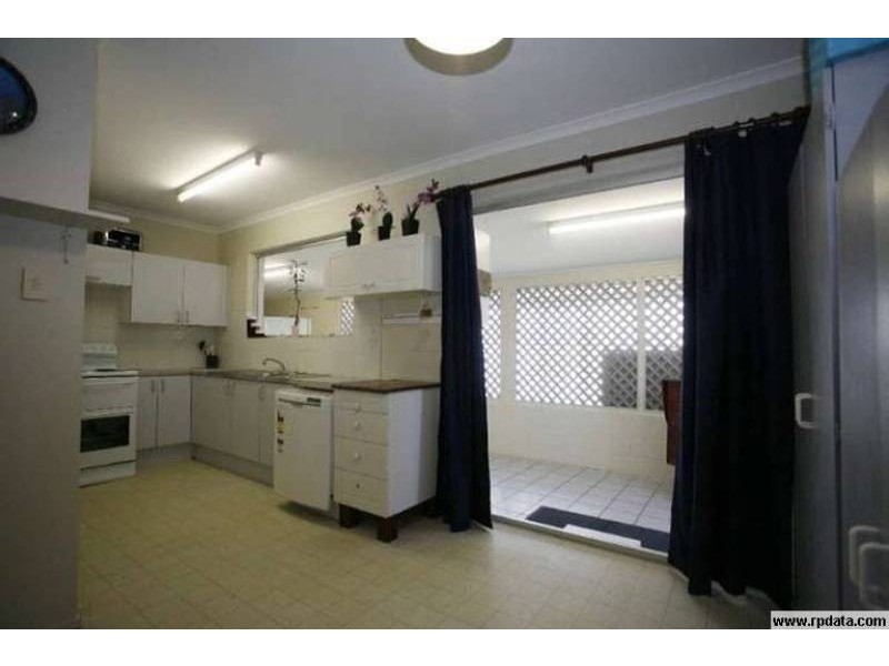 Rooming 2 Alexander Court, Rasmussen QLD 4815