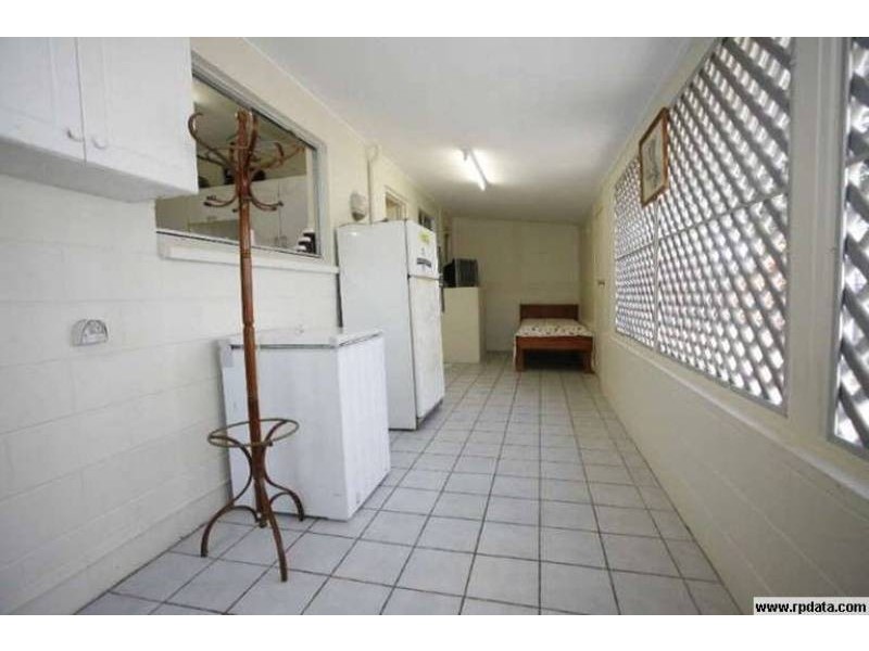 Rooming 2 Alexander Court, Rasmussen QLD 4815