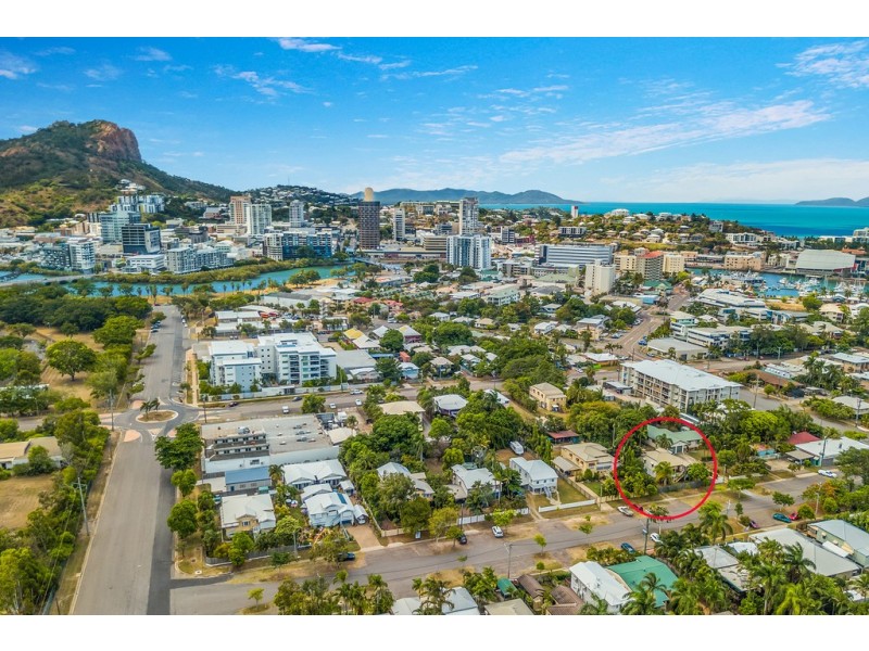 35 Davidson Street, South Townsville QLD 4810