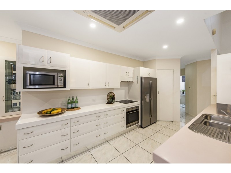 1/14 Balmoral Drive, Castle Hill QLD 4810