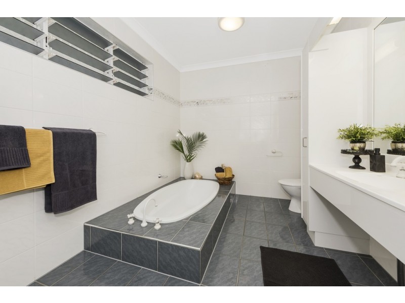 1/14 Balmoral Drive, Castle Hill QLD 4810