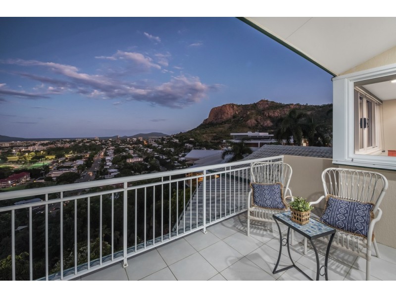 1/14 Balmoral Drive, Castle Hill QLD 4810