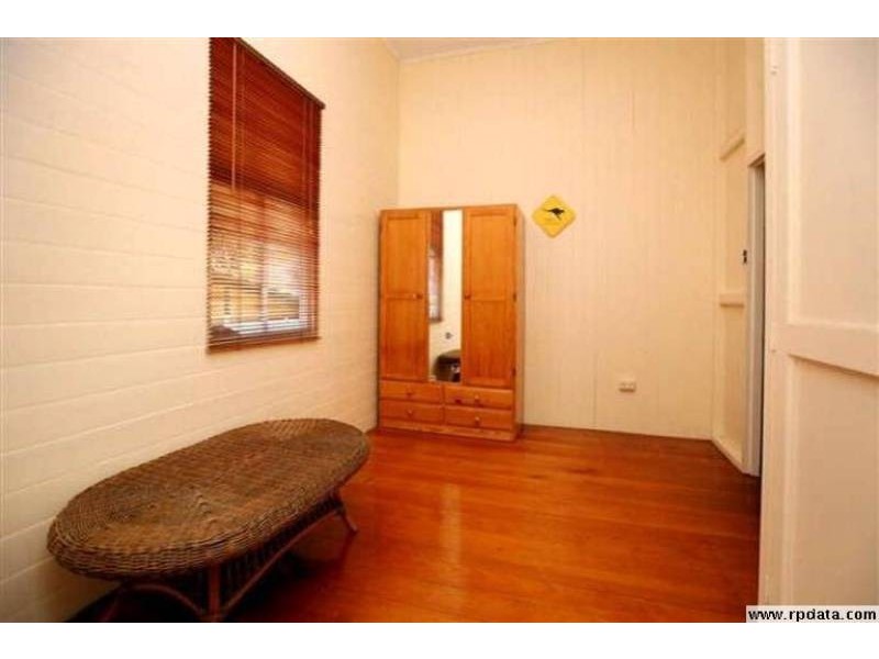 2 Eighth Ave, South Townsville QLD 4810