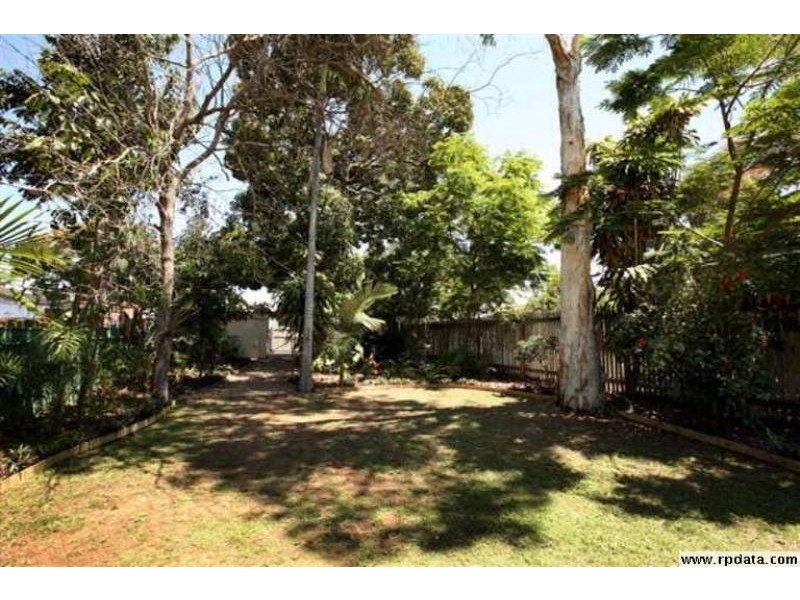 2 Eighth Ave, South Townsville QLD 4810