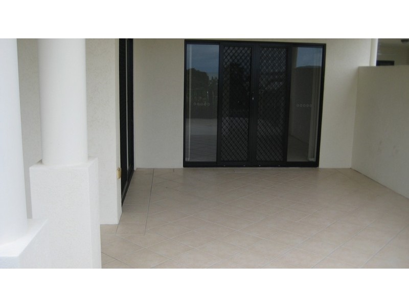 2/13 Little Street, Belgian Gardens QLD 4810