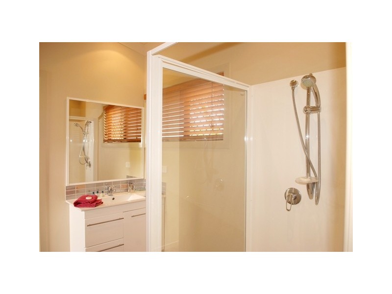 21 Apjohn Street HSB, Magnetic Island QLD 4819