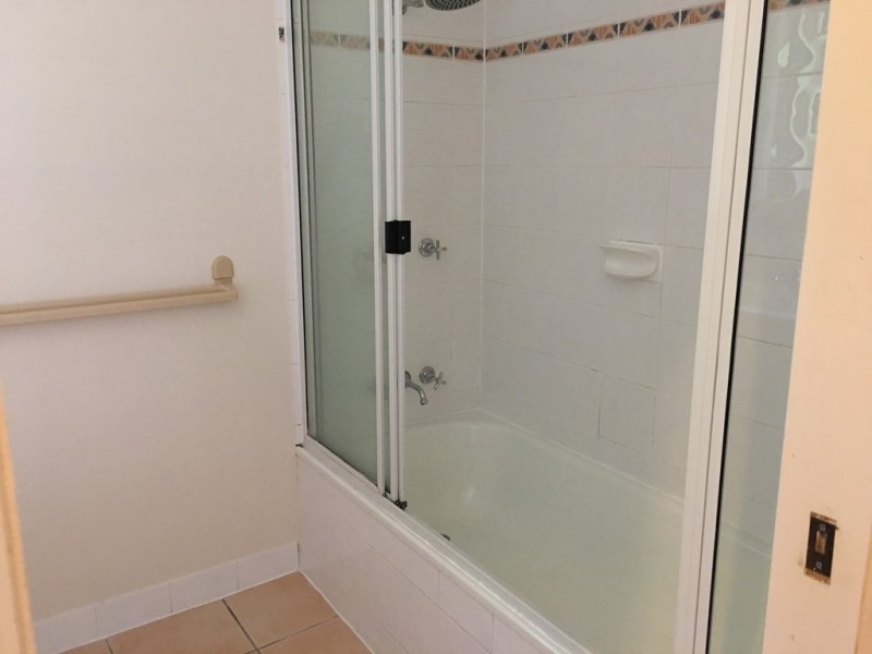 2/122 Robertson Street, Railway Estate QLD 4810