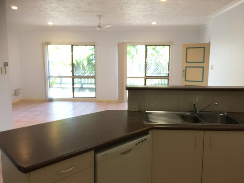 2/122 Robertson Street, Railway Estate QLD 4810
