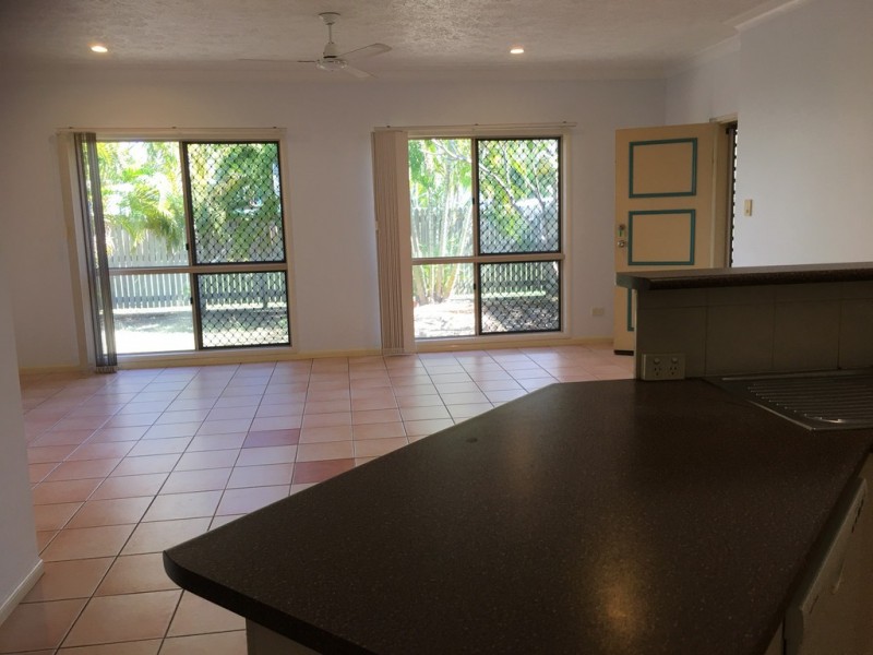 2/122 Robertson Street, Railway Estate QLD 4810