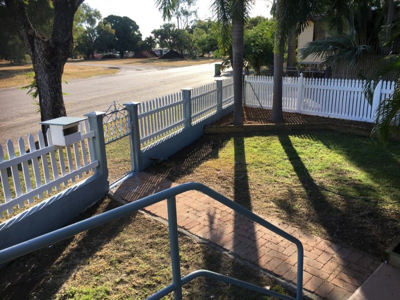 33 First Avenue, Railway Estate QLD 4810