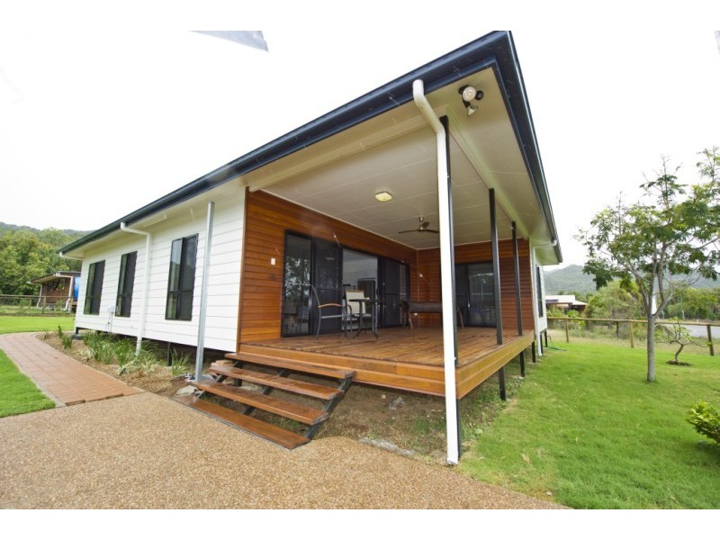 94 Gifford Street, Horseshoe Bay, Magnetic Island QLD 4819