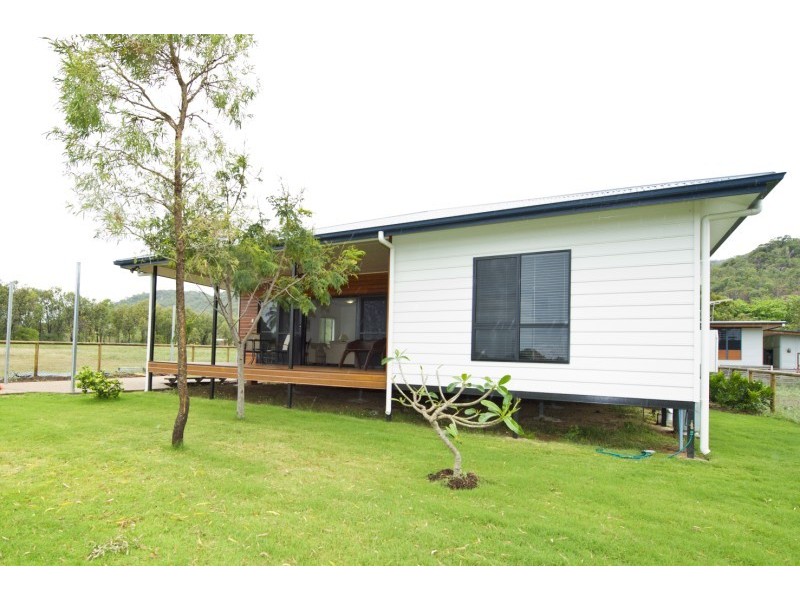 94 Gifford Street, Horseshoe Bay, Magnetic Island QLD 4819