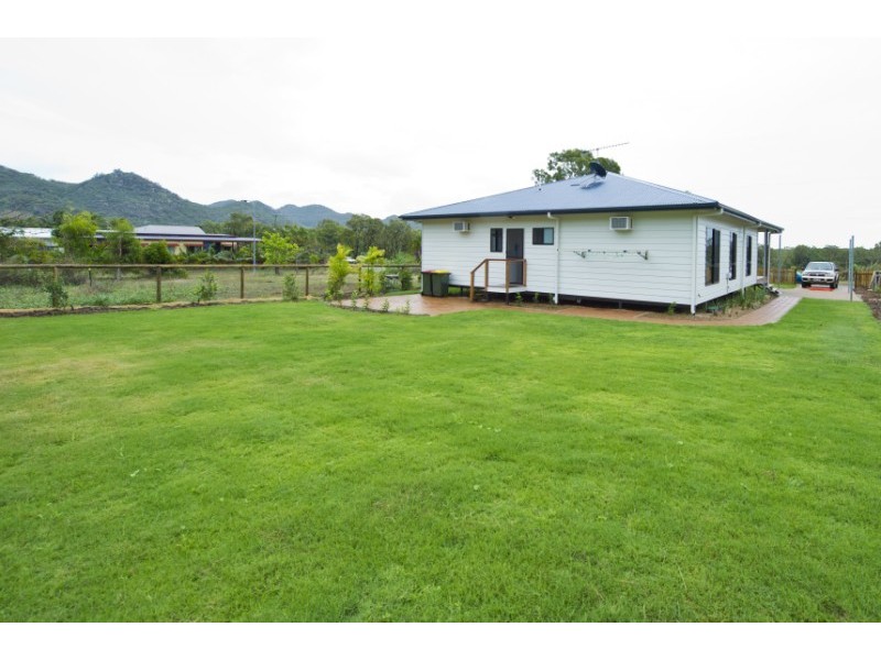 94 Gifford Street, Horseshoe Bay, Magnetic Island QLD 4819