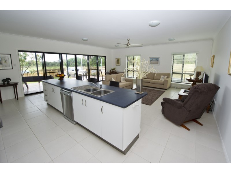 94 Gifford Street, Horseshoe Bay, Magnetic Island QLD 4819