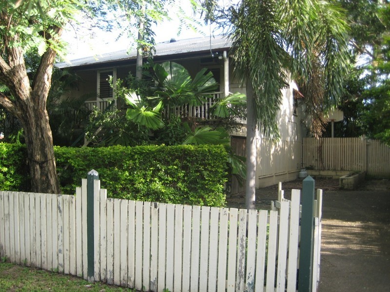 58 Roberts Street, Hermit Park QLD 4812