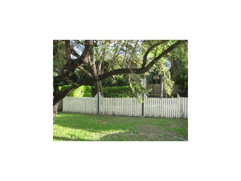 58 Roberts Street, Hermit Park QLD 4812