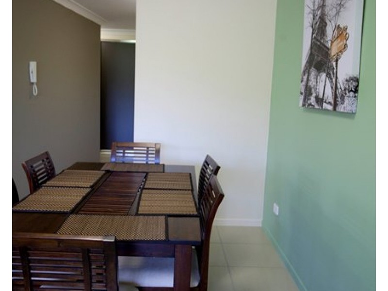12 Crauford Street, West End QLD 4810