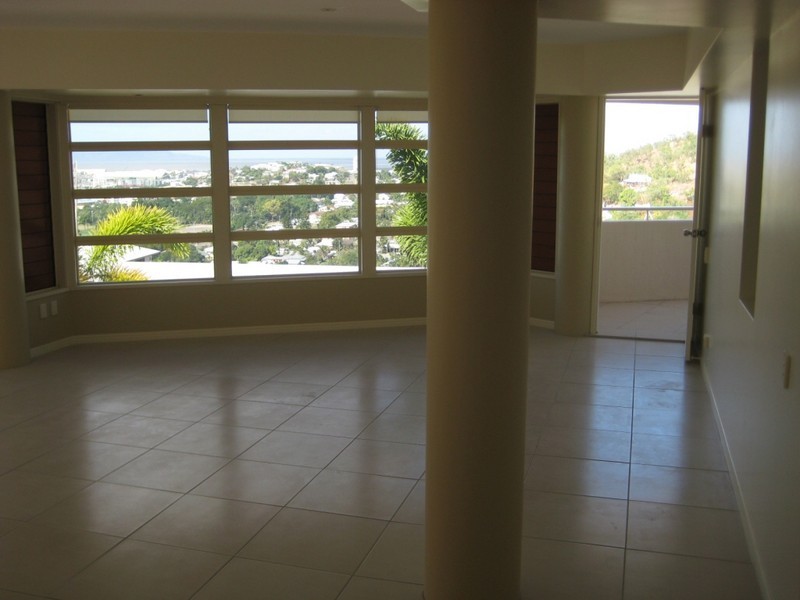 10 Glamis Court, Castle Hill QLD 4810