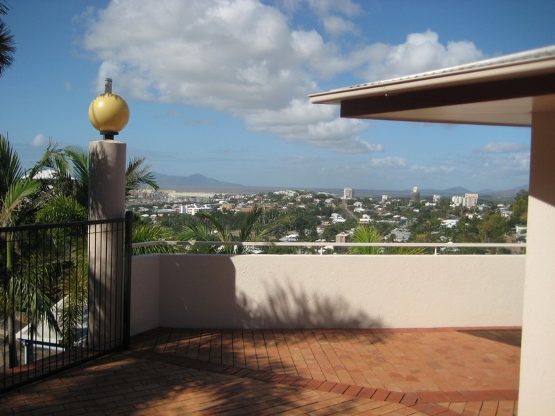 10 Glamis Court, Castle Hill QLD 4810