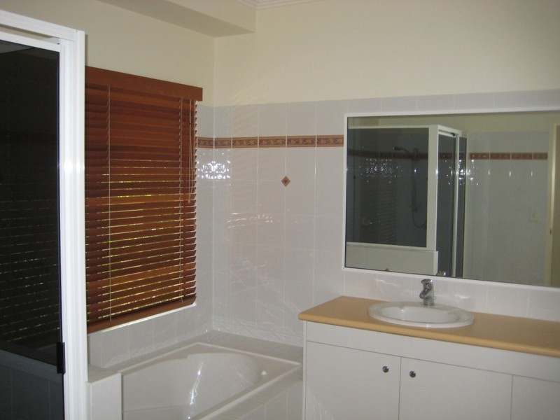 14  Queens Street, North Ward QLD 4810