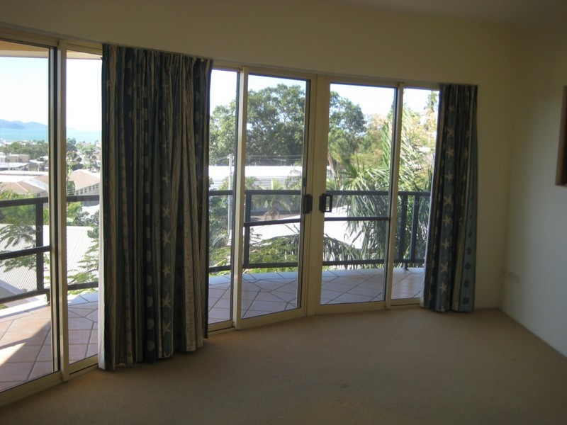 14  Queens Street, North Ward QLD 4810