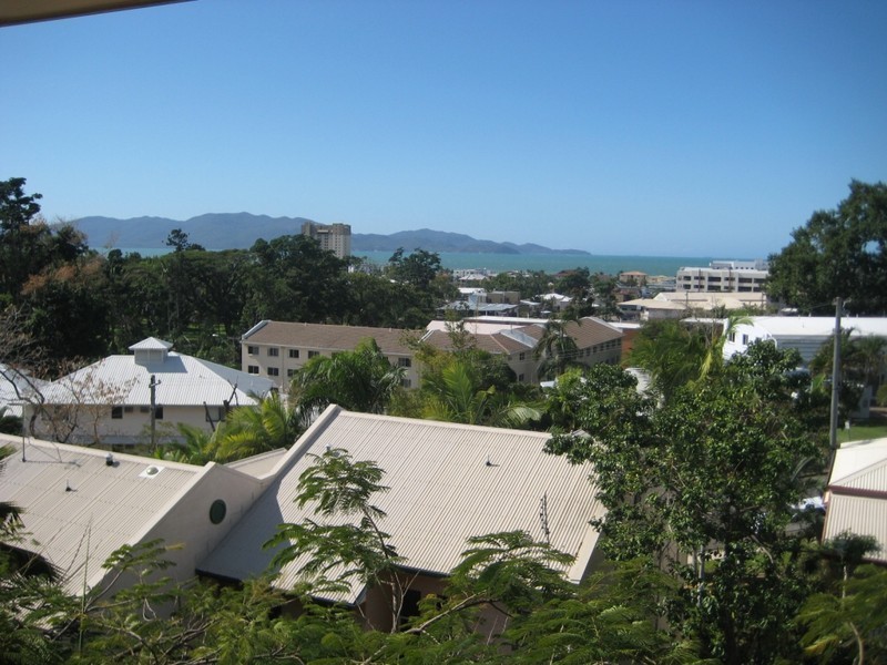 14  Queens Street, North Ward QLD 4810