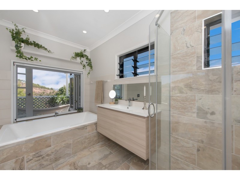 18 Grange Court, Castle Hill QLD 4810