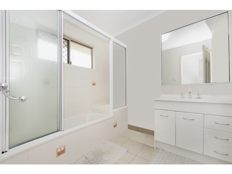 56 Thorn Street, Mount Louisa QLD 4814