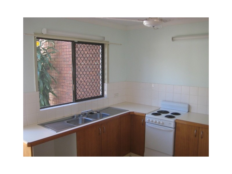 2/14 Rowland Street, North Ward QLD 4810