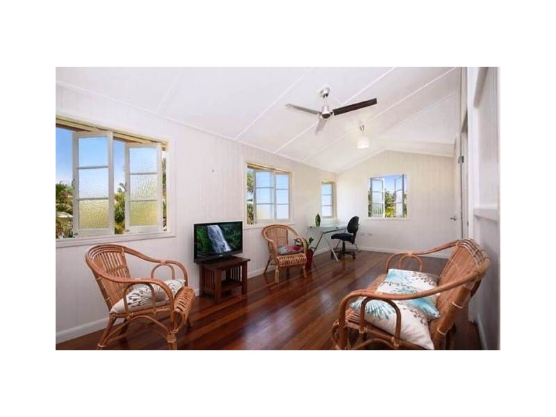 7 Tenth Ave, South Townsville QLD 4810