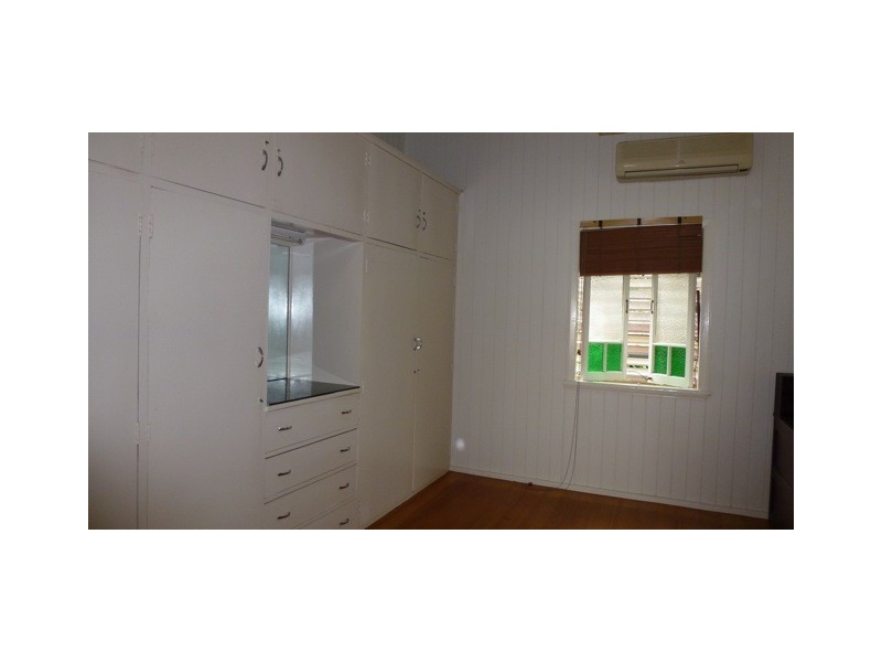 38 Roberts Street, Hermit Park QLD 4812