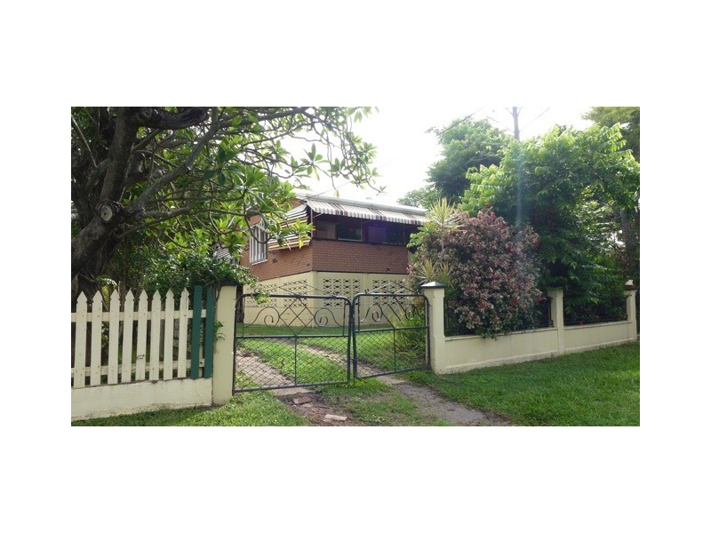 38 Roberts Street, Hermit Park QLD 4812