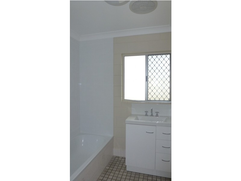 24  San Vito Crescent, Rasmussen QLD 4815
