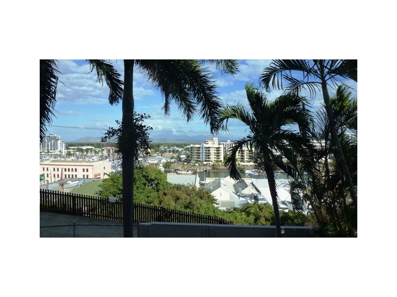 2/9 Melton Tce, Townsville City QLD 4810