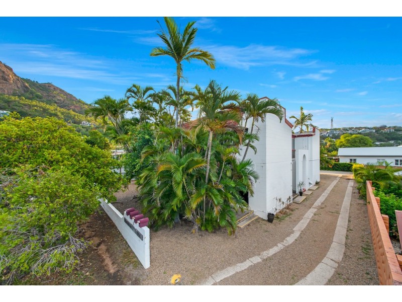 4/6 Burke Street, North Ward QLD 4810