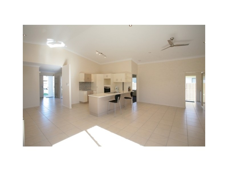 4 Fitzallan Street, Bushland Beach QLD 4818