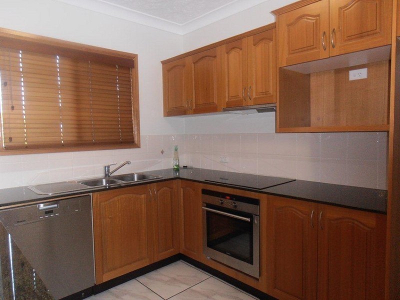 2/23 Willmett Street, Townsville City QLD 4810