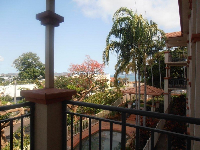 2/23 Willmett Street, Townsville City QLD 4810