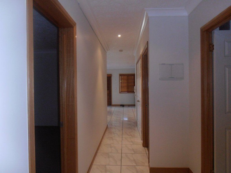 2/23 Willmett Street, Townsville City QLD 4810