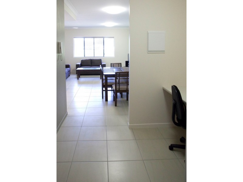 12 Crauford Street, West End QLD 4810