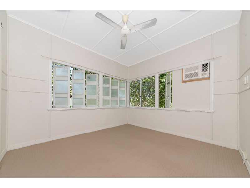 54 Landsborough Street, North Ward QLD 4810