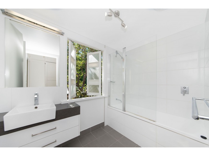 54 Landsborough Street, North Ward QLD 4810