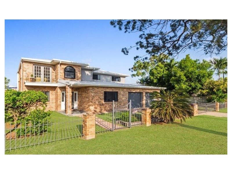 8 Winifred Street, Mundingburra QLD 4812