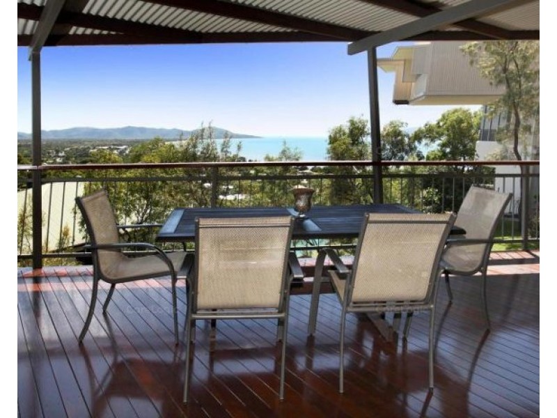 2 Seaview Court, Castle Hill QLD 4810