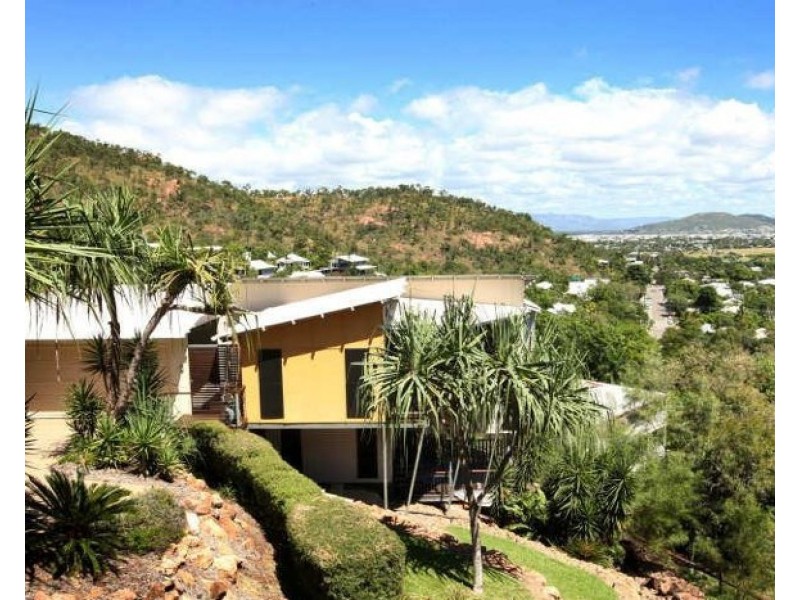 2 Seaview Court, Castle Hill QLD 4810