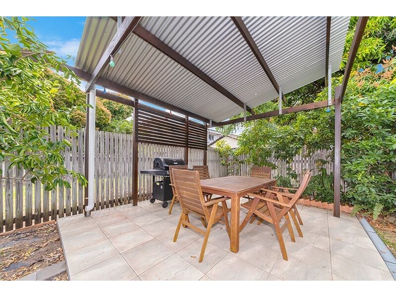 2/5A Church Street, West End QLD 4810